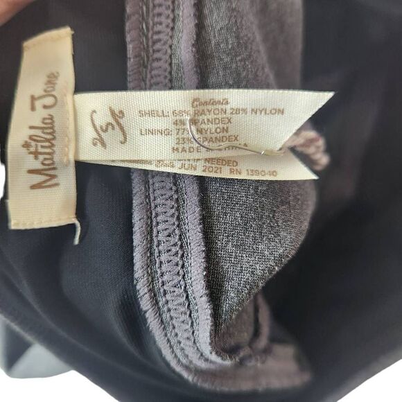 Matilda Jane Gray Ponte Leggings Size Small - Picture 3 of 5